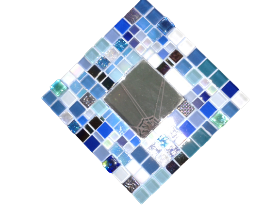 miroir carré en mosaïque de verre dans les tons de bleu